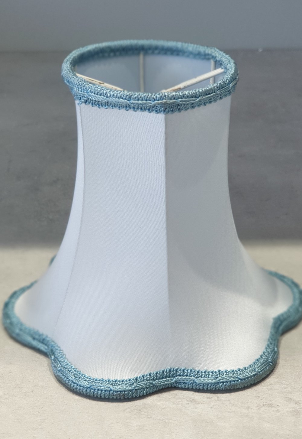 Varjostin, vaaleansininen