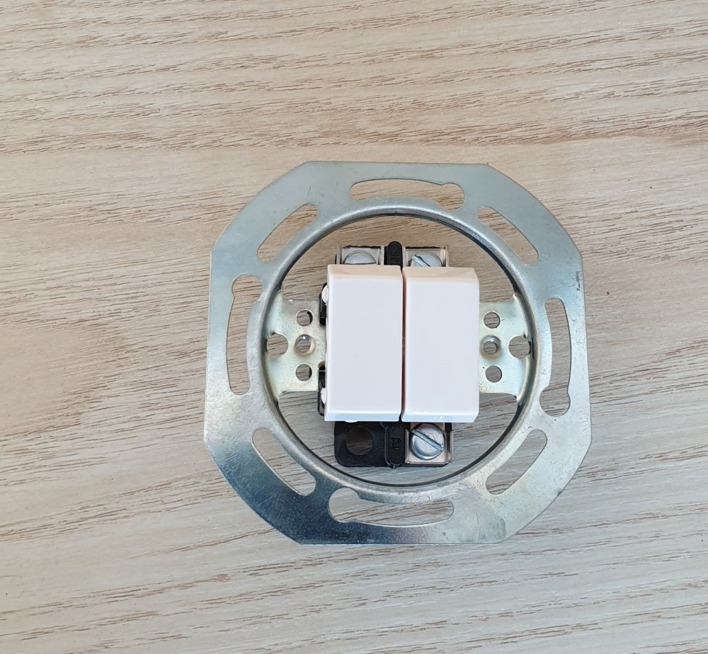 Vipu-painokytkin sarja