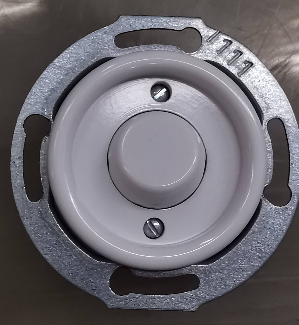 Impulssikytkin ilman symbolia, Duroplast