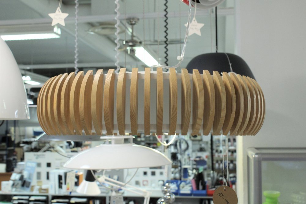 L 713 Vaalea puu riippuvalaisin