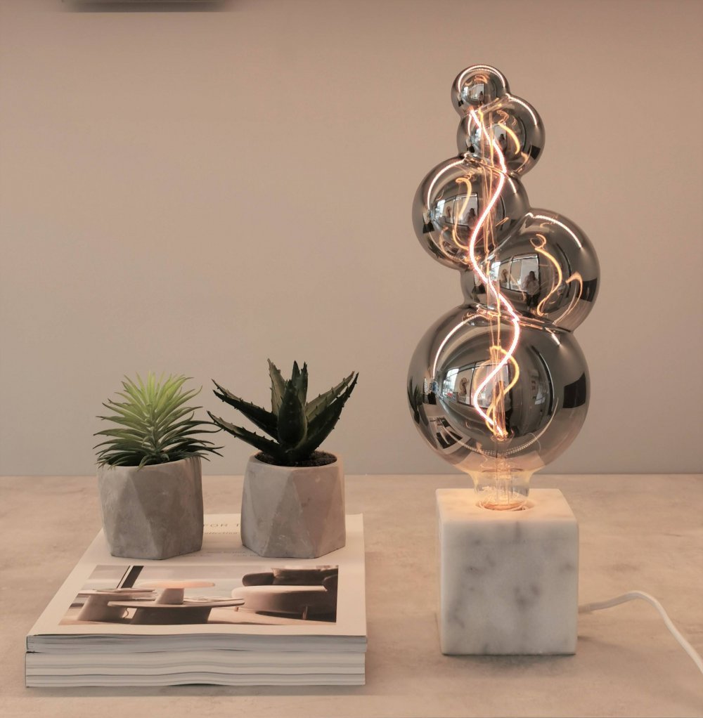 Marmori pöytävalaisin